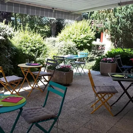 Hotel Kyriad Direct 2*