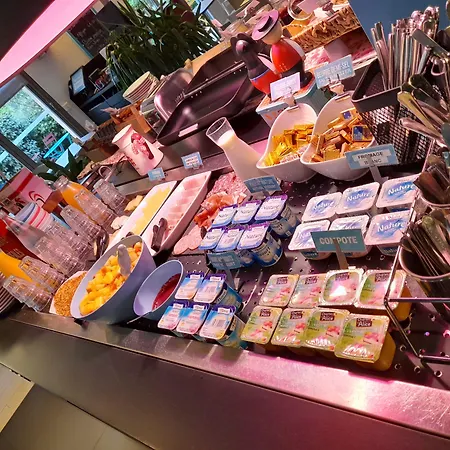 Hotel Kyriad Direct 2*