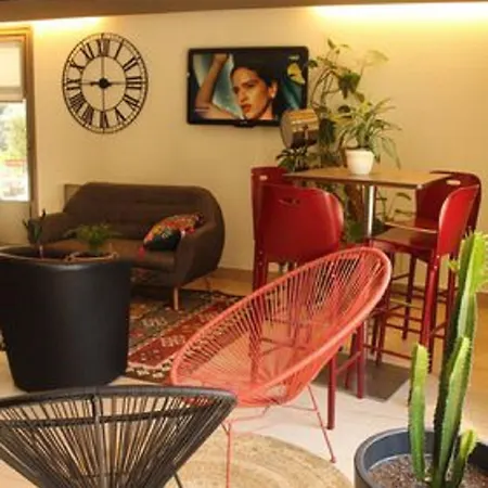 Hotel Kyriad Direct 2*