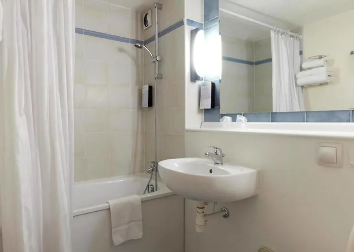 فندق Kyriad Direct 2*